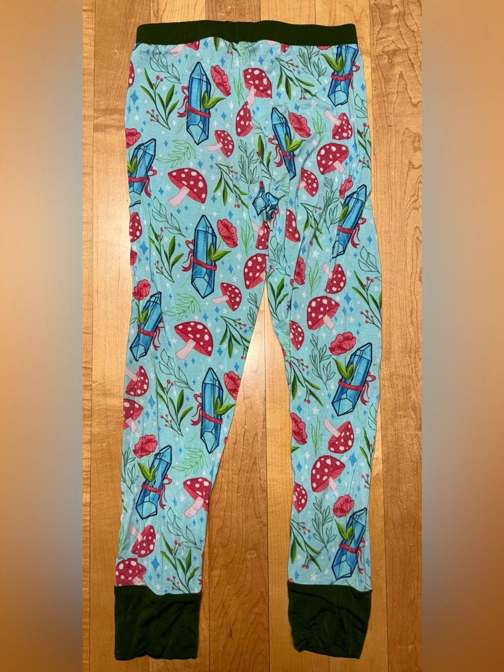 The Twisted Lily bamboo 2-piece pajamas 5/6 witchy mushrooms and crystals